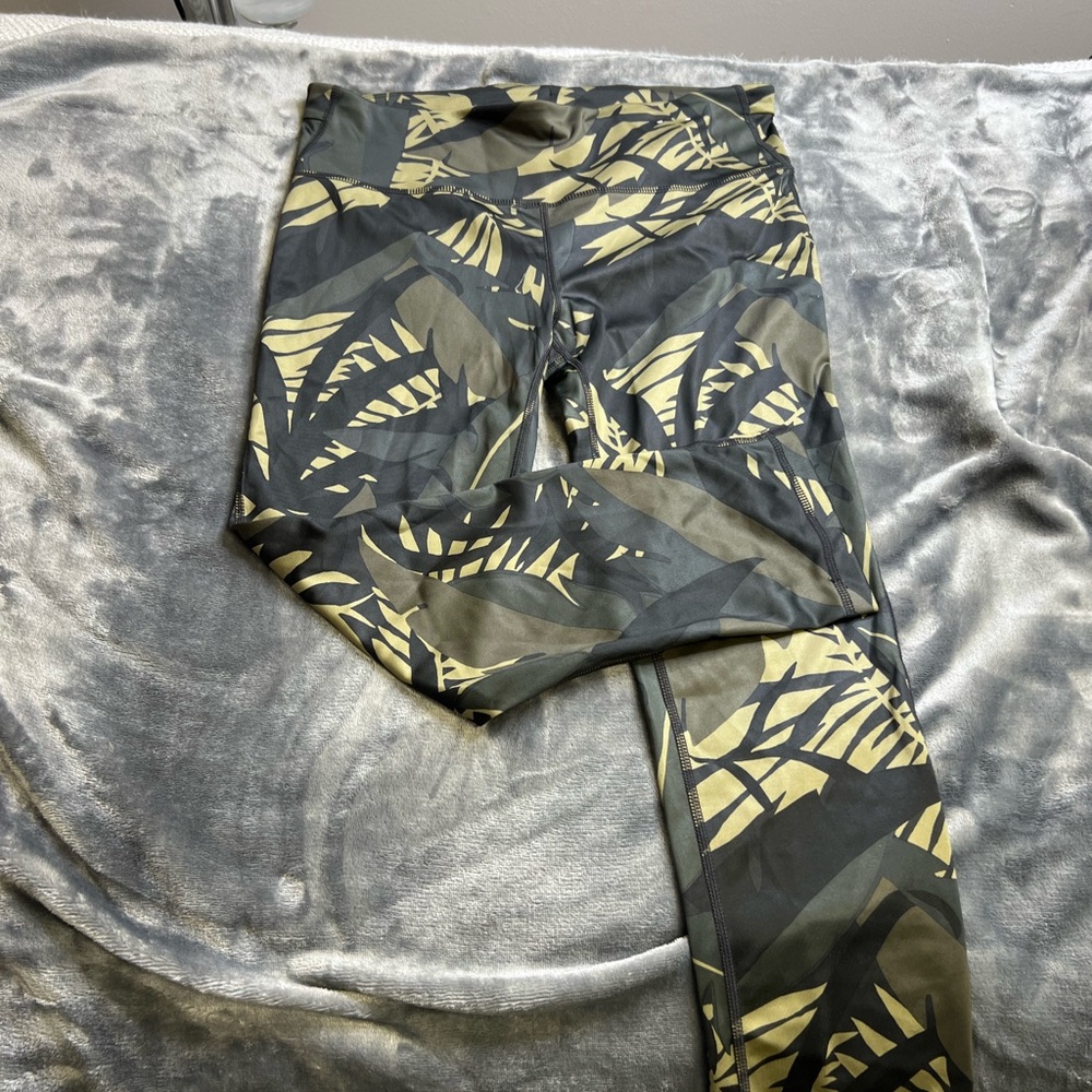 Gap fit M leggings crop length